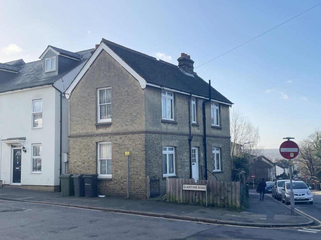Lot: 27 - DETACHED HOUSE FOR MODERNISATION -